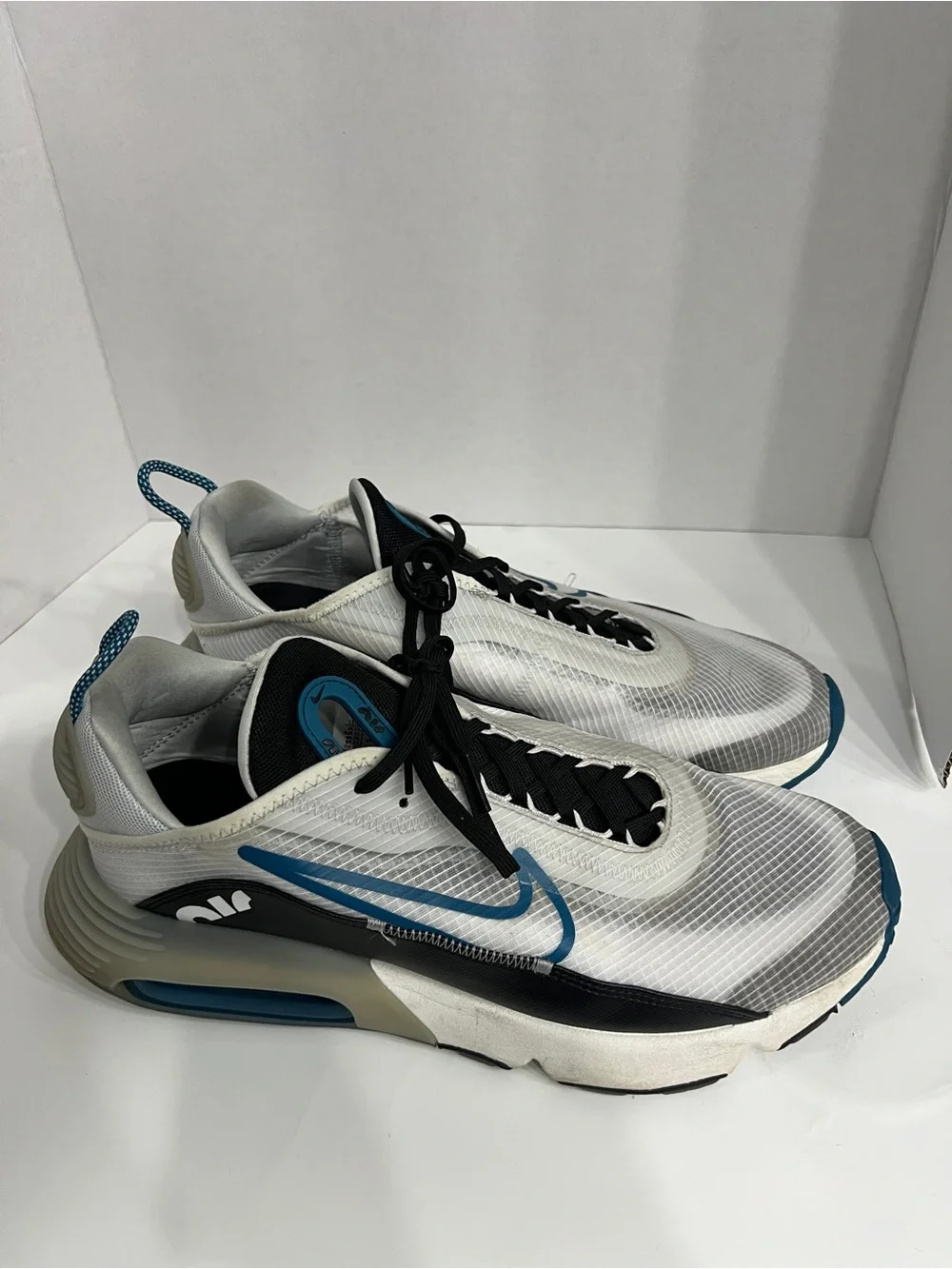 Nike Men's White and Blue Low-Top Athletic Sneakers - Nike AirMax 2090